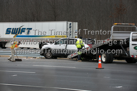 Crash involving tractor trailer, multiple vehicles jams I-95 tra
