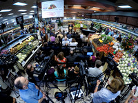 At Pennington Market, Christie talks about state's economic future