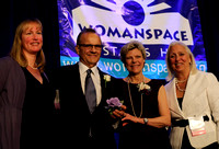 Baseball's Joe Torre accepts Womanspace award