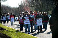 Verizon workers on strike picket in N.J.