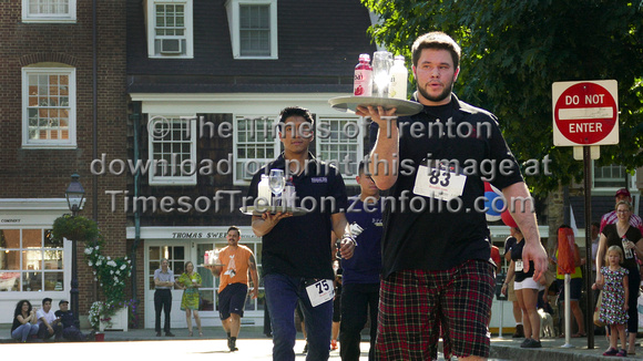 Servers compete in 6th annual Princeton Waiters’ Race
