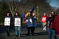 Verizon workers on strike picket in N.J.