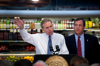 At food market, Christie talks about state's economic future