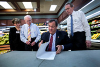 At food market, Christie talks about state's economic future